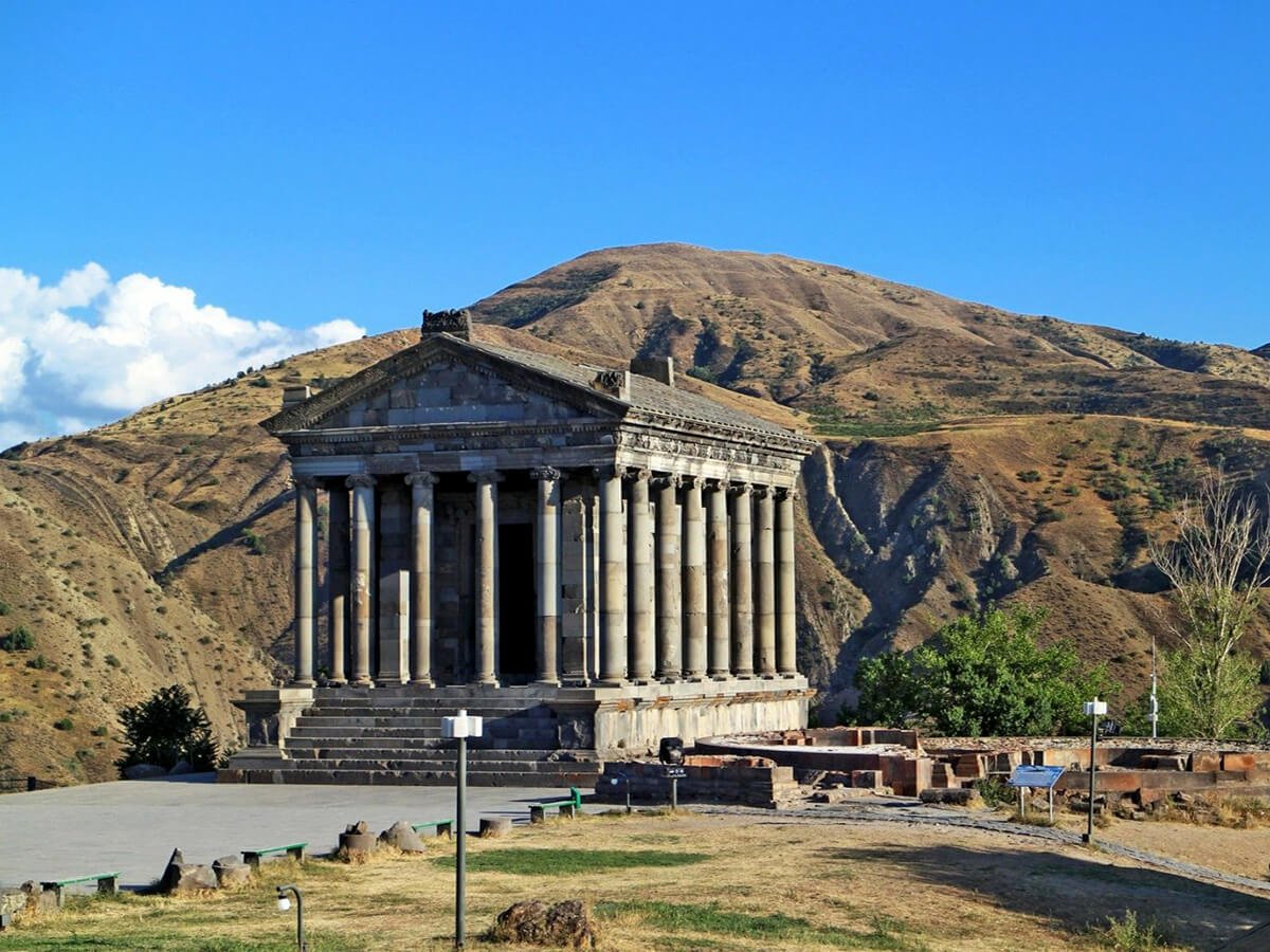 Языческий Храм Гарни в Армении | ArmAdventure
